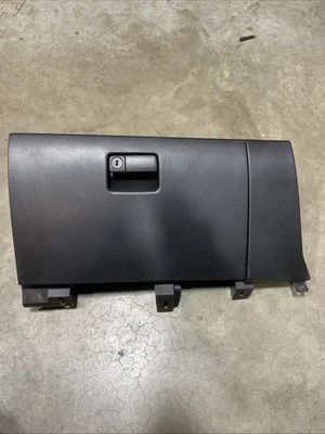 2003-2007 Infiniti G35 Coupe passageiro painel inferior direito caixa de luvas preta OEM - Imagem 1 de 4