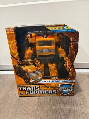 Transformers Reveal the Shield “Solar Storm Grappel” (Voyager, 2010–2011) - Image 1 of 4