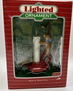 1988 Hallmark Keepsake Bearly Reaching Magic Christmas Light Ornament QLX7151 - Picture 1 of 23