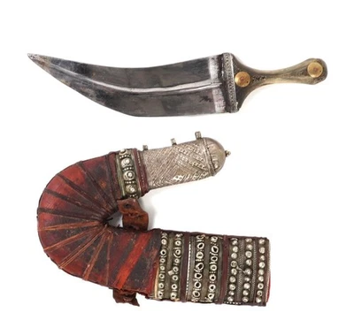 Antigua daga Jambiya en funda de cuero, Yemen, 1750-1900 dC Foto 1 de 4