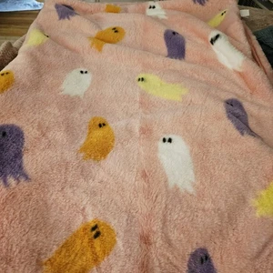 NWOT Halloween Blush Pink Throw w/Ghosts - Picture 1 of 6
