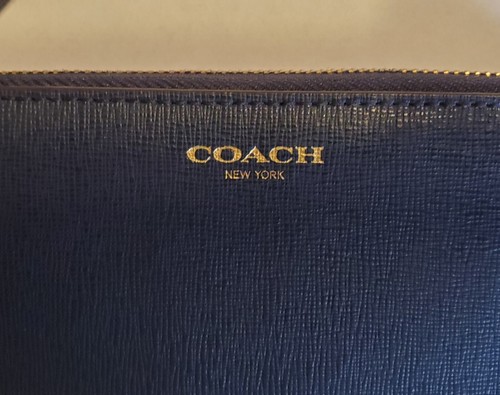 Autentico portafoglio polso con frizione Coach East West in pelle Saffiano Navy