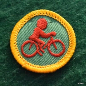 GIRL SCOUT WORLDS TO EXPLORE BADGE - YELLOW - BICYCLING - FREE SHIPPING - Picture 1 of 2