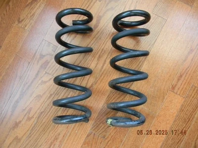 Mola helicoidal dianteira Chevy Express GMC Savana 2500 fabricante de equipamento original 85667177 - Imagem 1 de 2