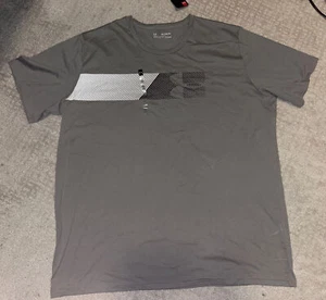NUEVA Camiseta Under Armour Para Hombres Pecho Izquierdo Rápido 2.0 Gris Gravedad Talla 3XL - Imagen 1 de 2