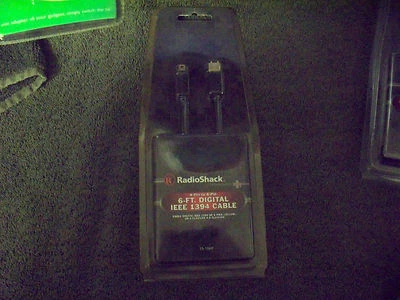 RadioShack 6Ft (1.82M) Digital IEEE 1394 Firewire Cable 4-Pin to 6-Pin 15-1069 - Image 1 of 3