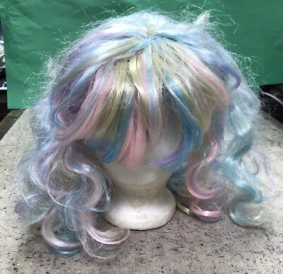 Peluca Arco Iris Pastel - Rizada Ondulada - Juegos con disfraces Halloween Vestir - ¡Bonita! ¡Envío rápido! Foto 1 de 4