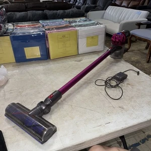 Dyson v7 MotorHead Slim Stick Vacuum For Parts As IsBattery Does Not Hold Charge - Picture 1 of 7