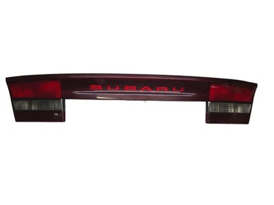 Conjunto de luz trasera montada en la tapa central del maletero Subaru Legacy *Sedan* 2000-2004 Foto 1 de 4