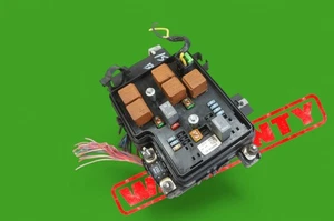 2008-2013 chevrolet tahoe silverado sierra 6.0L engine fuse relay box unit oem - Picture 1 of 14