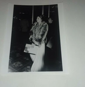 BARBRA STREISAND RARO ORIGINAL 8X10 SINDID ÚLTIMO TANGO EN PARIS ESTRENO 1973 - Imagen 1 de 1