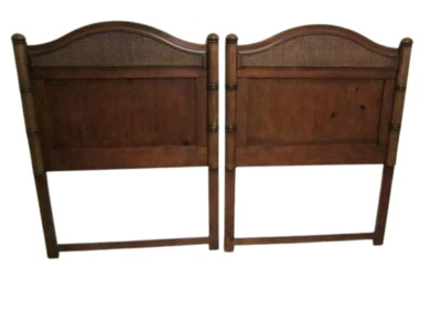 Juego de dos cabeceros de madera dobles estilo Tommy Bahama Foto 1 de 4