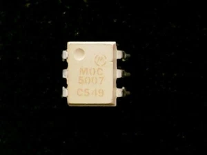 MOC5007 - Motorola Optocoupler Schmitt Trigger Output (DIP-6) GENUINE - Foto 1 di 1