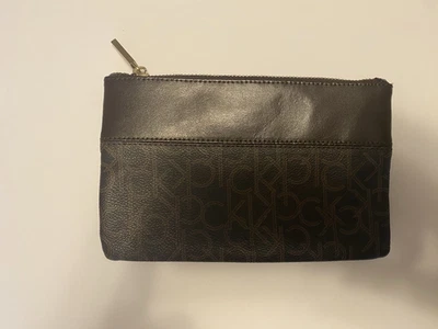 Calvin Klein女式8x5拉链钱包 — 第 1/4 张图片