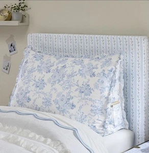 Almohada de cuña con volantes de damasco de lujo azul Pottery Barn LoveShackFancy RE$150 - COMO NUEVA - Imagen 1 de 9