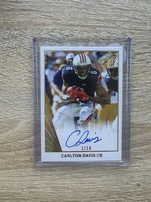 2018 Leaf Ultimate Draft Carlton Davis Gold /10 Rookie Gold Autograph 1/10 - Image 1 of 2
