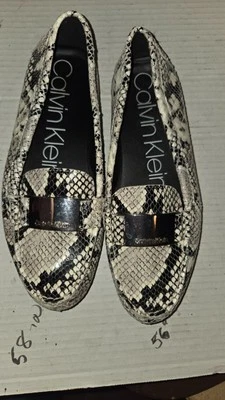 Mocasines sin cordones CALVIN KLEIN para mujer de piel de serpiente con puntera liseta talla 8 Foto 1 de 4