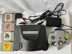 Console Nintendo 64 NUS-001 nera con controller e cavo, adattatore - Foto 1 di 14