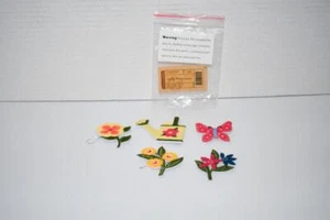 Longaberger 2012 Tie On Flower Garden - 5 Tie On's #24162 Nuevo con etiquetas - Imagen 1 de 3