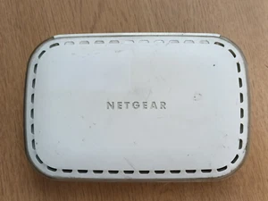 NETGEAR 5 port 10/100 Mbps SWITCH/NETWORK HUB FS605 v3, for HOME or SMALL OFFICE - Photo 1/4