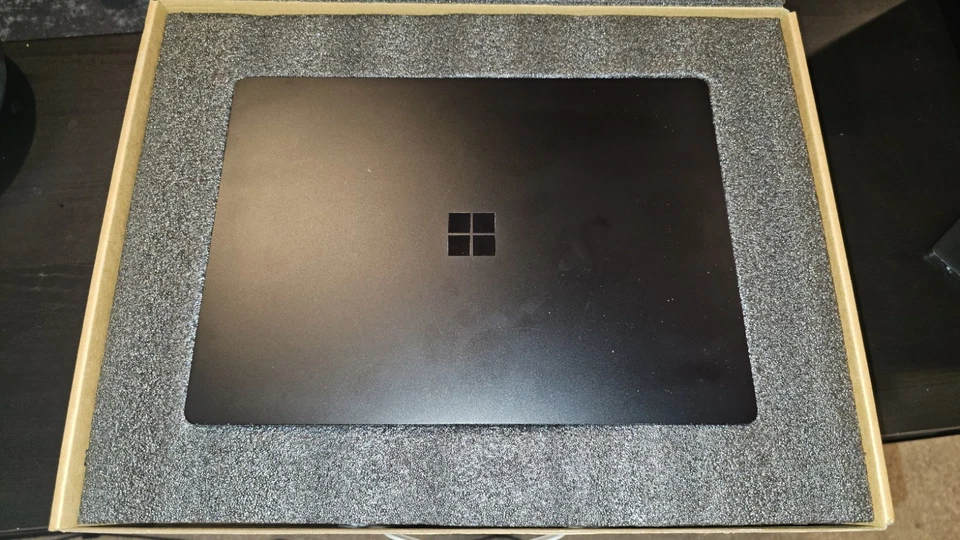 Microsoft Surface Laptop 4 Foto 1 de 4