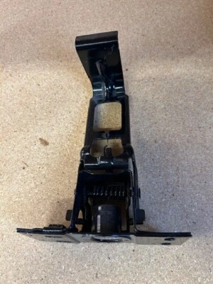 HOOD SUPPORT LACTH 1966-1977 FORD BRONCO Foto 1 de 3