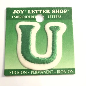 Joy Letter Shop Verde U 1.5” Hierro Palo Bordado Parche Aplique Artesanía - Imagen 1 de 5