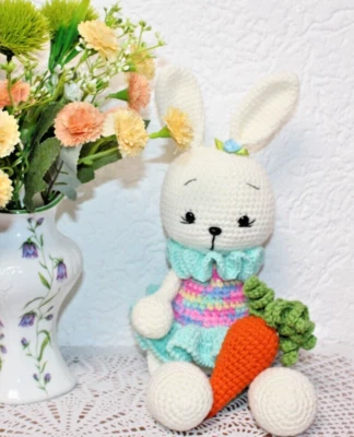***Amigurumi gehäkelt *Unikat* Hase mit Karotte  Handarbeit  Geschenk*** - Bild 1 von 2