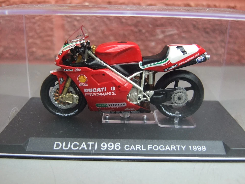 Ducati Racing Motorcycles - IXO 1:24 in Display Case various available - Image 1 of 1