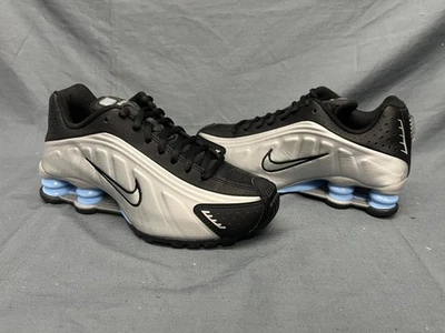 Nike Niños Shox R4 (GS) Zapatillas Sintéticas Plateadas Negras Azules Talla 7 ¡NUEVAS SIN CAJA! Foto 1 de 4
