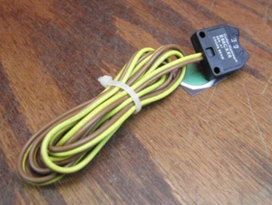 Cutler Hammer 8mm Cross Beam Photoelectric Sensor E66CXX6 - Picture 1 of 2