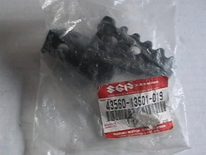 Original Suzuki Fußraste vorne l/h Fußraste 43560-13601-019 TS50 XK 1984-1994 NLA - Bild 1 von 1