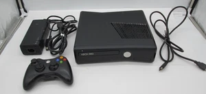 Consola Microsoft Xbox 360 S Modelo 1439 con Controlador Adaptador de Corriente - Imagen 1 de 12