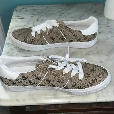 Zapatilla deportiva para mujer GUESS talla 11 Foto 1 de 4