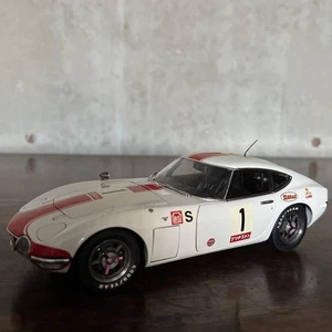 AUTOart 1/18 Toyota 2000GT Fuji 24HRS Winner Diecast - Picture 1 of 12