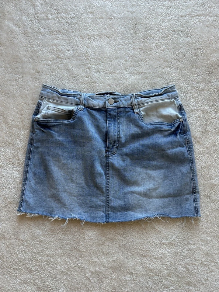 Dollhouse Jean Mini Skirt Frayed 2 Tone Juniors Women Size 13 Large L Pockets  - Image 1 of 4