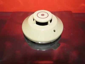 TC808B1066 CDN Honeywell rilevatore di fumo solo testa - Foto 1 di 6