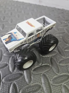 2005 Muscle Machines Marvel Fantastic Four White Monster Truck 1:64 Scale - Picture 1 of 4