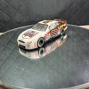 2002 Action NASCAR Dale Jarrett #88 UPS 1:24 Die cast Car  (AP66) - Picture 1 of 11
