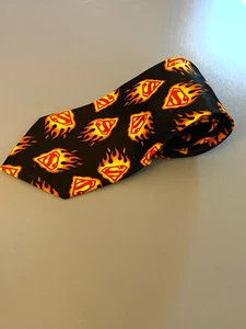 Corbata para hombre Superman y todos los personajes relacionados de la serie DC de 4" * 58" polietileno - Imagen 1 de 8