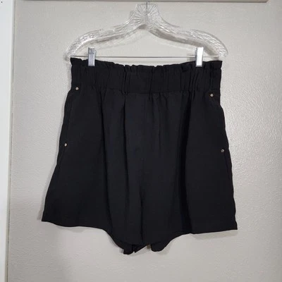 Pantalones cortos para mujer H&M de tiro alto con bolsa de papel negros talla 12 Foto 1 de 4