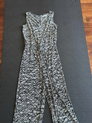 Mono para mujer Calvin Klein blanco y negro talla 10 usado excelente forma Foto 1 de 4