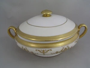 MINTON RIVERTON LIDDED VEGETABLE TUREEN, 2nd, minimal rubbing on handles. - Picture 1 of 4
