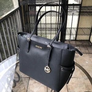 MICHAEL KORS LARGE FASHION LEATHER GILLY TOTE SHOULDER BAG PURSE HANDBAG BLACK - Picture 1 of 12