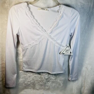 Wild Love Junior's White Ribbed Lace Trim Long Sleeve V Neck Top Size Medium NWT - Picture 1 of 7