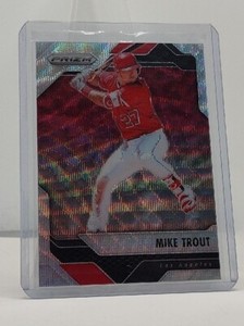 2017 Panini Chronicles Prizm Refractor Prizm /199 Mike Trout #26 Mint or Better