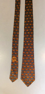 Corbata de Seda Hermes De Colección Gris Oscuro con Naranja Caballo Jockey Sombreros 379 EA Rara Foto 1 de 4