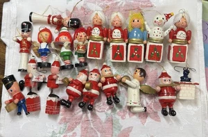 Lote de 19 piezas de adornos navideños de madera pintados a mano retro MCM 70s - Imagen 1 de 9