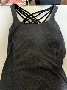 Camiseta sin mangas Lululemon para mujer abierta con tiras en la espalda salvaje talla 8 gris sujetador incorporado - Imagen 1 de 4