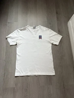 Camiseta Para Hombre Y2K Independiente Blanca Azul Roja Talla Mediana Manga Corta Hecha en EE. UU. Foto 1 de 4